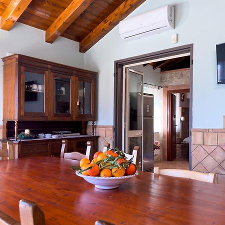 Villa Del Gelso Chalet Nel Parco Delletna マスカリ エクステリア 写真