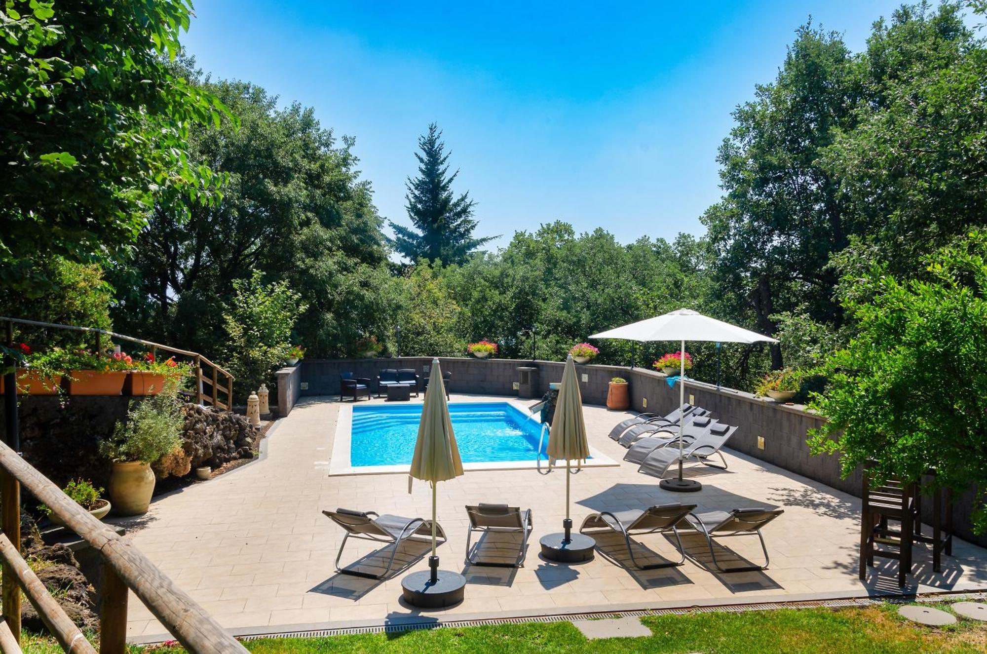 Villa Del Gelso Chalet Nel Parco Delletna マスカリ エクステリア 写真