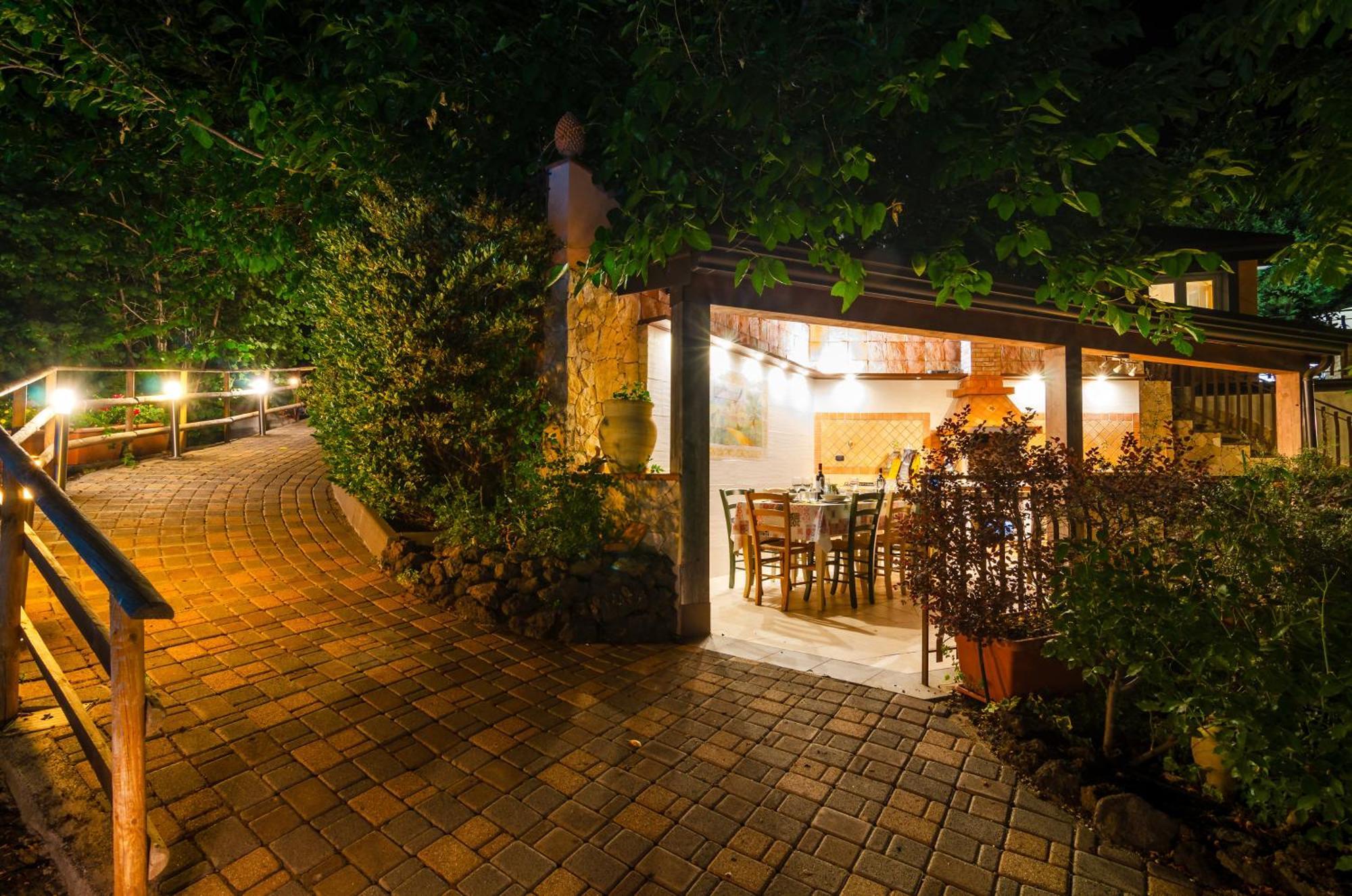 Villa Del Gelso Chalet Nel Parco Delletna マスカリ エクステリア 写真