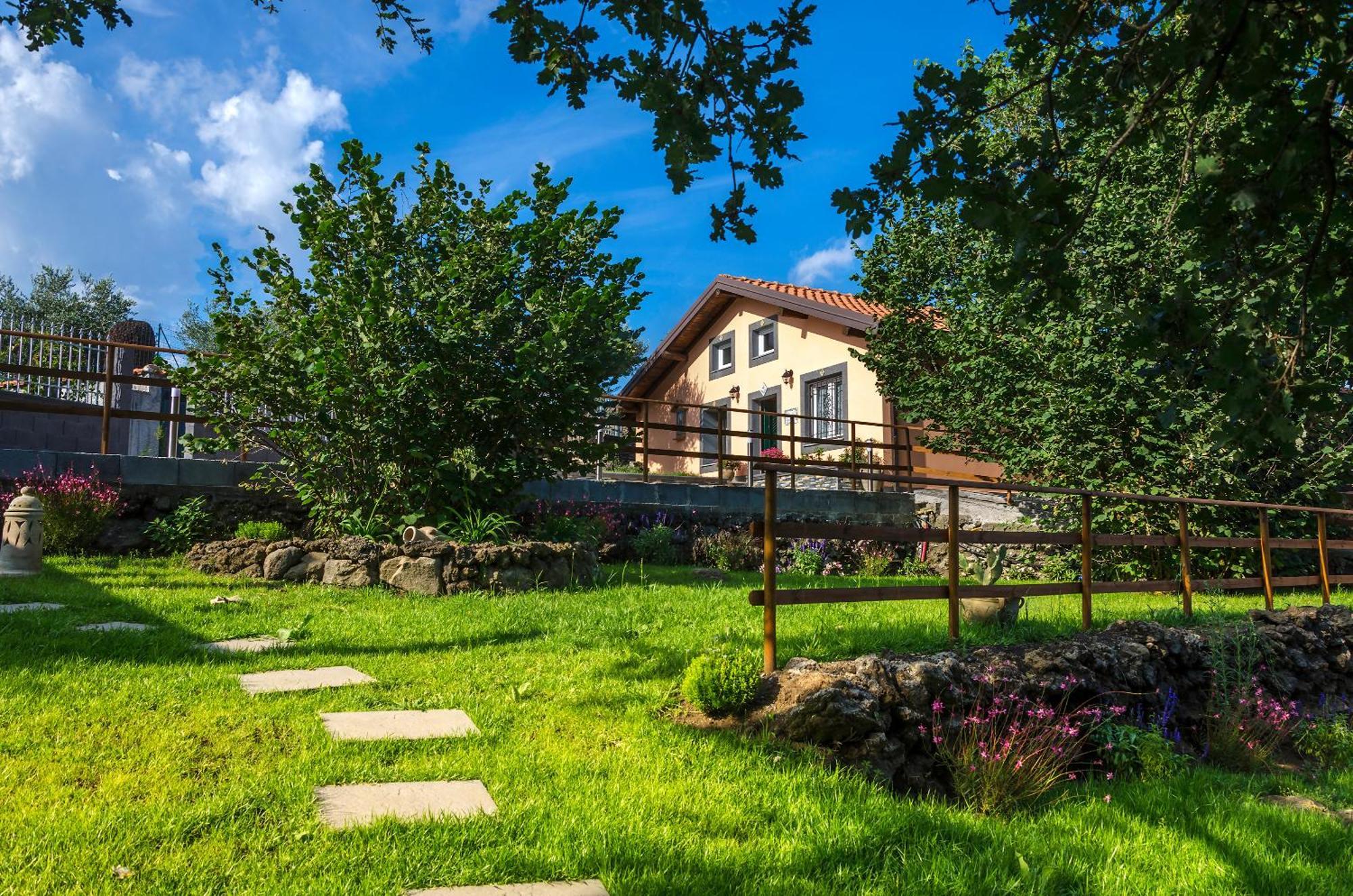 Villa Del Gelso Chalet Nel Parco Delletna マスカリ エクステリア 写真
